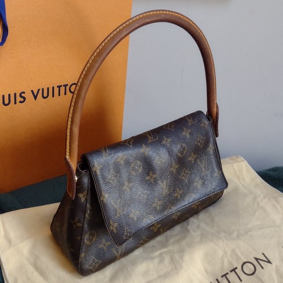 Louis Vuitton Handbags - 💕Cute Louis Vuitton Looping pm 💕